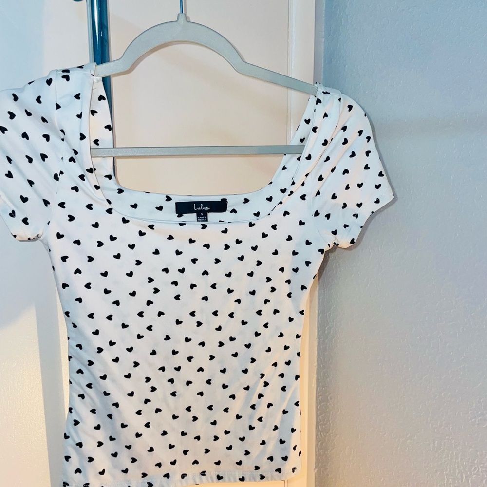 Lulus heart print top | great condition